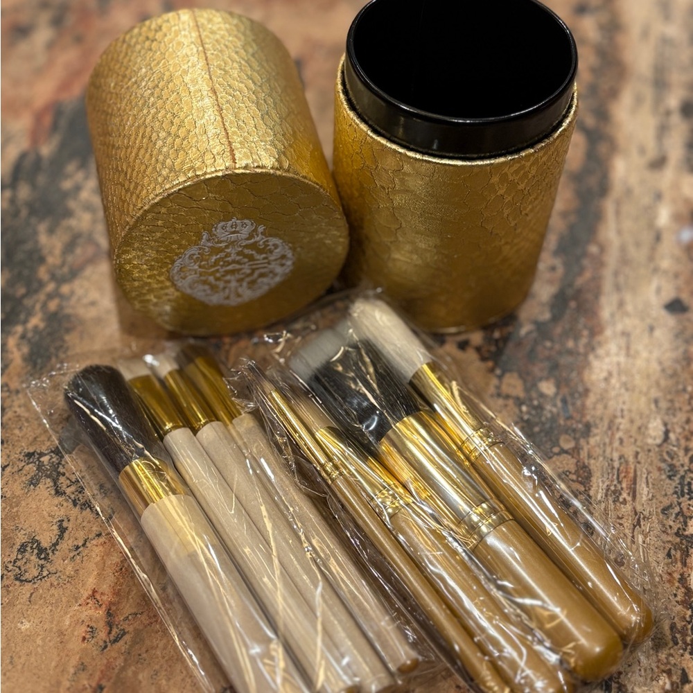 New MAC Limited Edition Holiday Brush Set